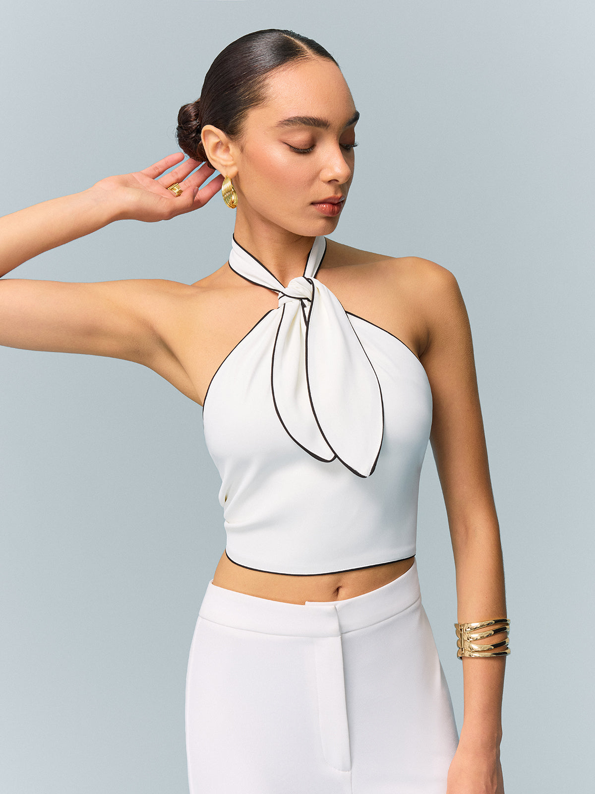 Halter Yaka Fiyonk Detaylı Kısa Üst
