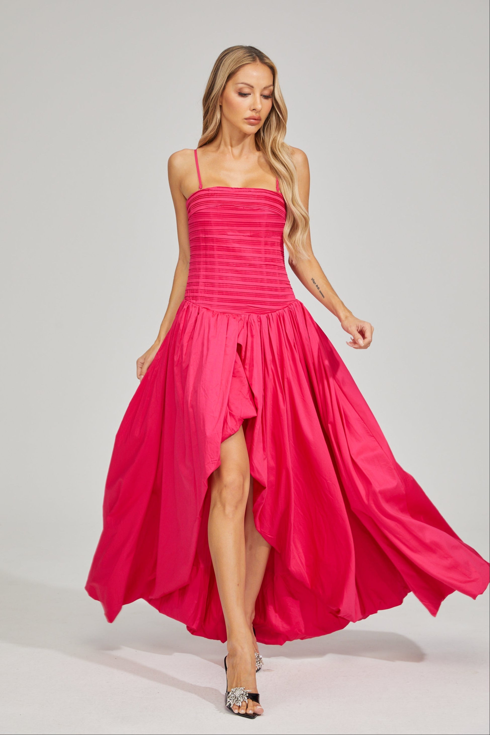 Pembe Pileli Straplez Maxi Elbise