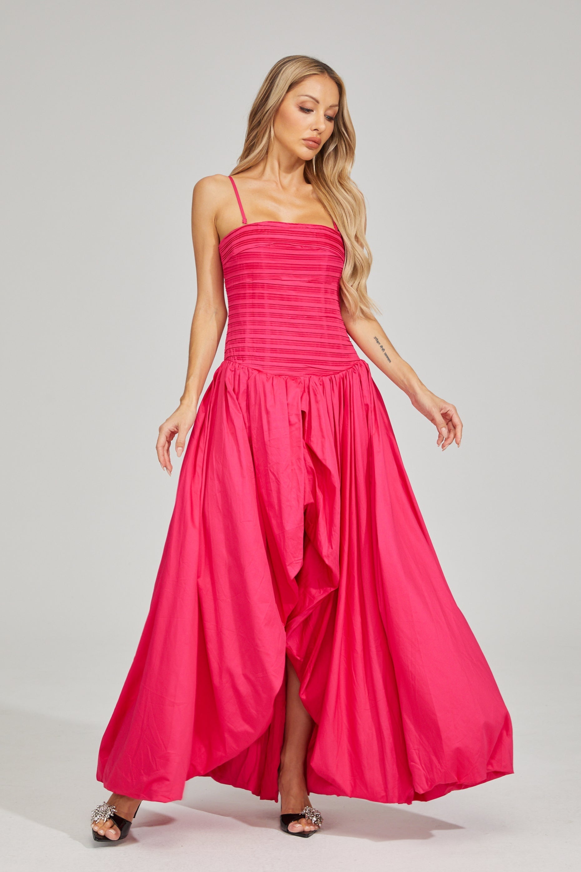 Pembe Pileli Straplez Maxi Elbise