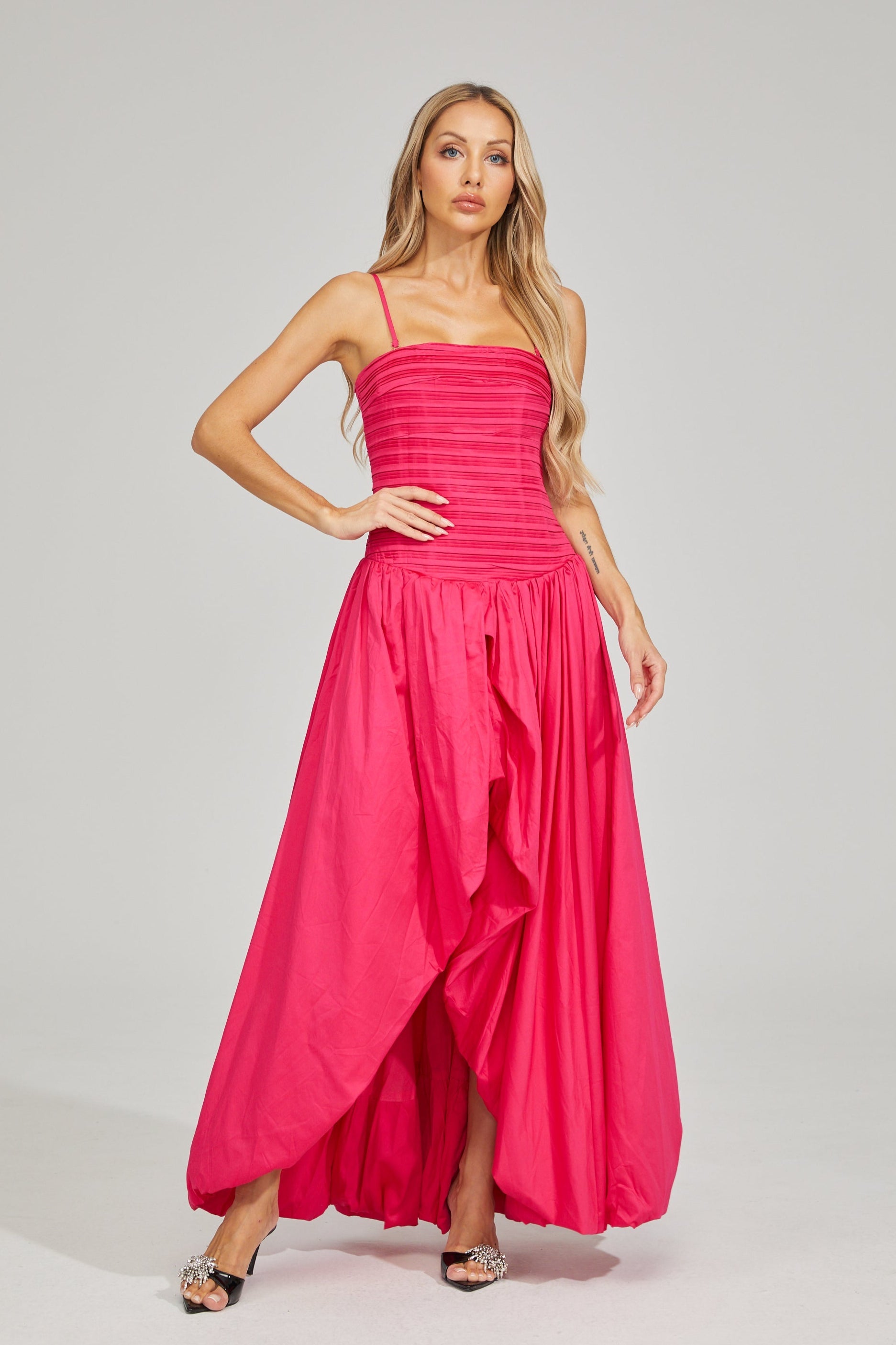 Pembe Pileli Straplez Maxi Elbise