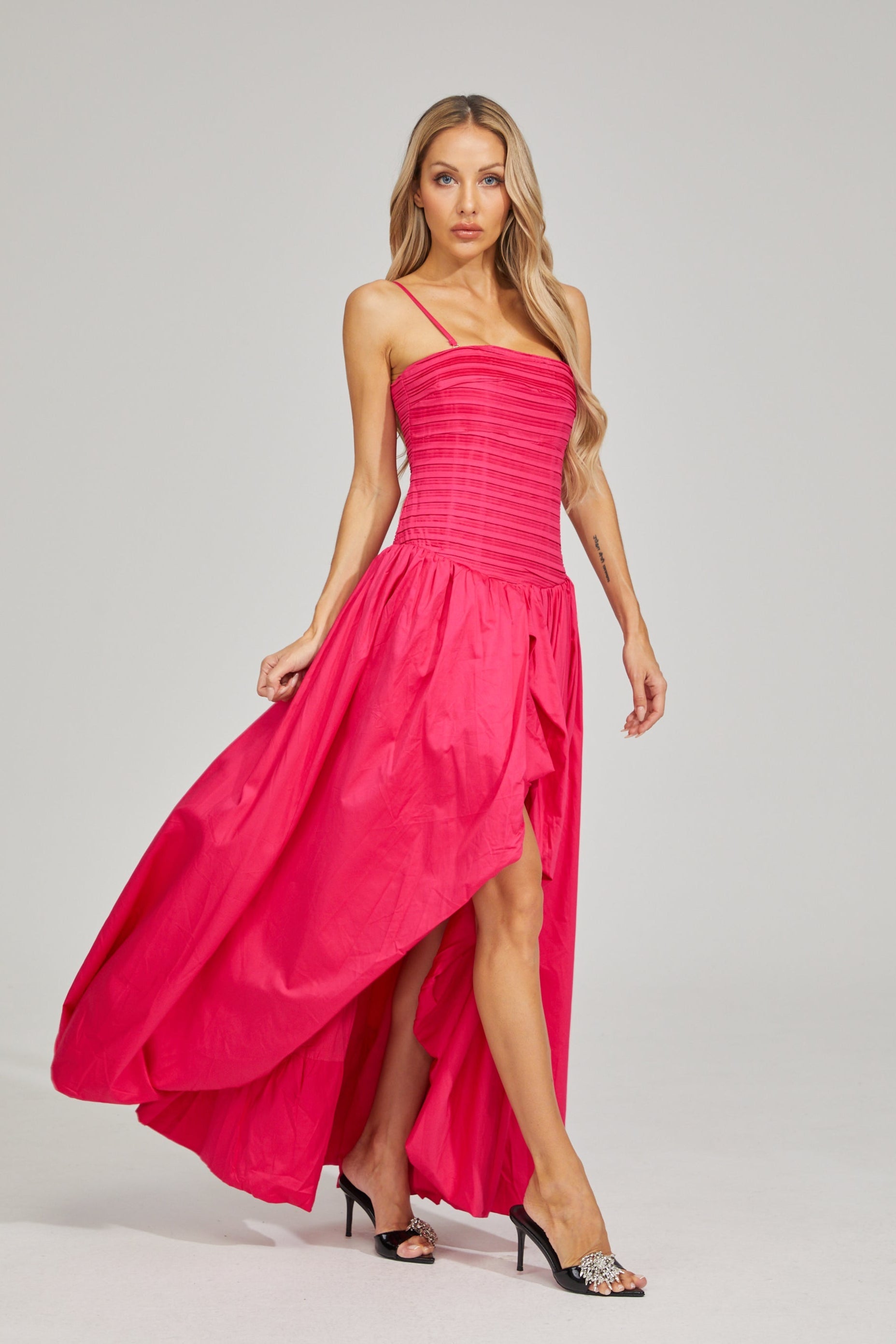 Pembe Pileli Straplez Maxi Elbise