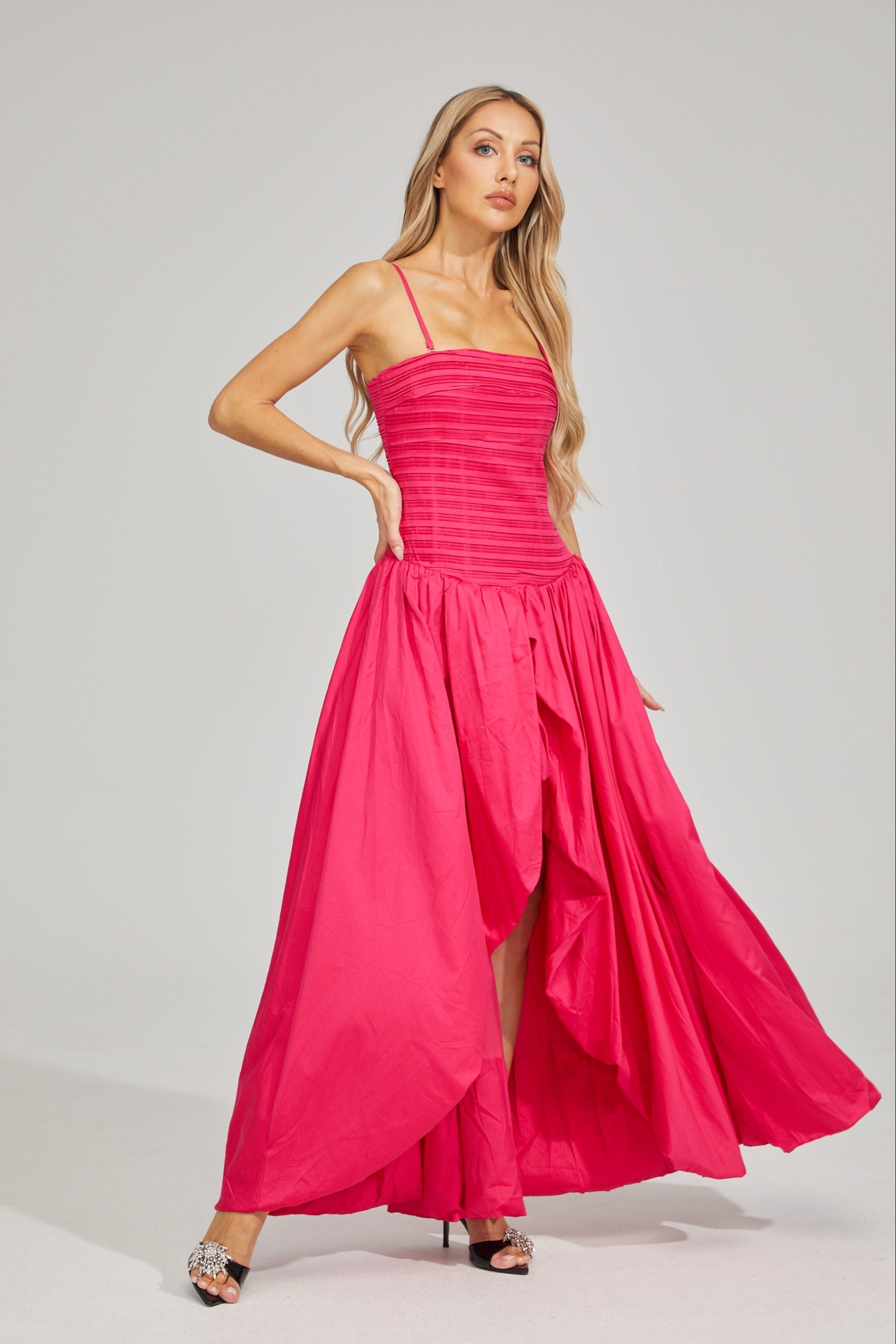 Pembe Pileli Straplez Maxi Elbise