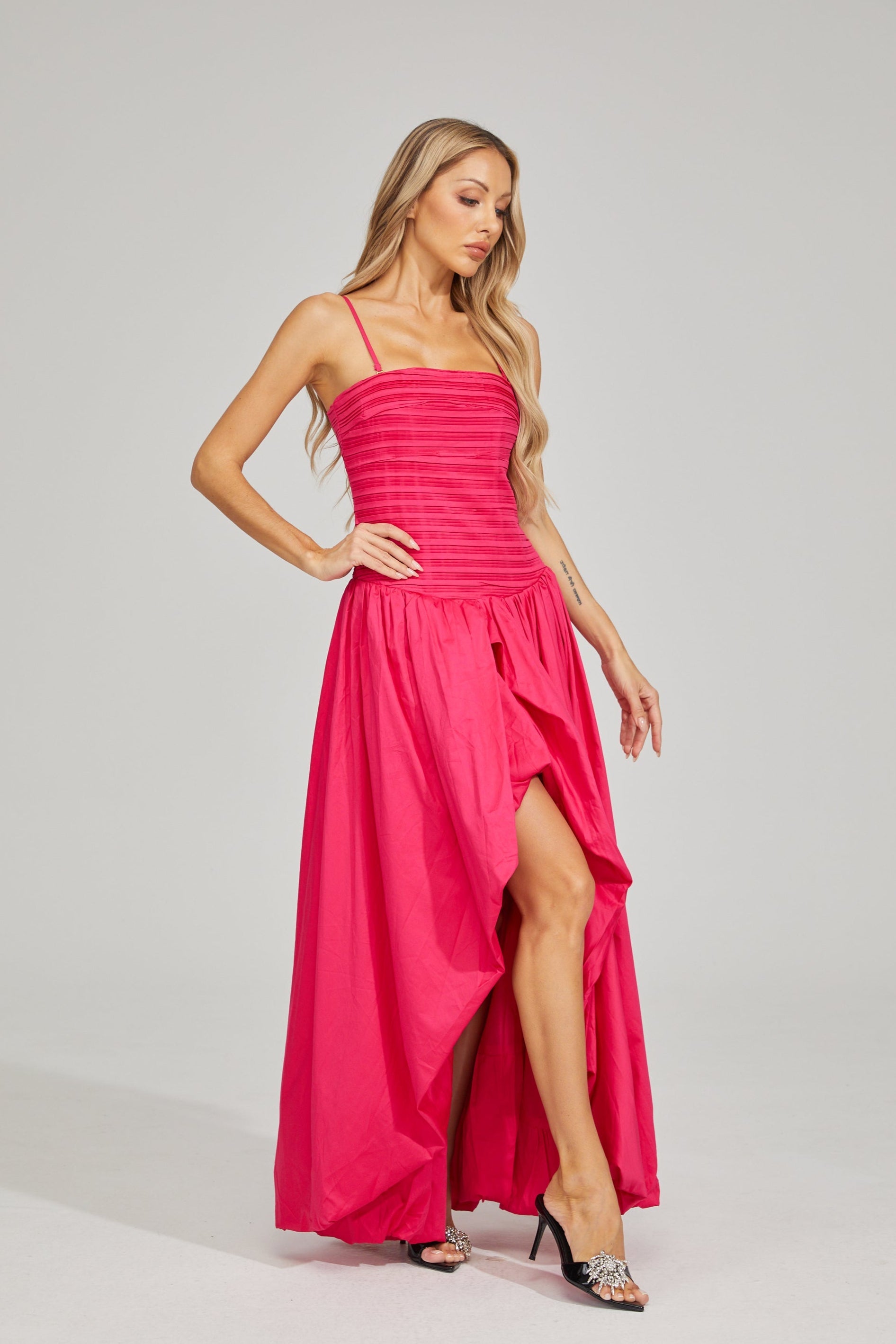 Pembe Pileli Straplez Maxi Elbise