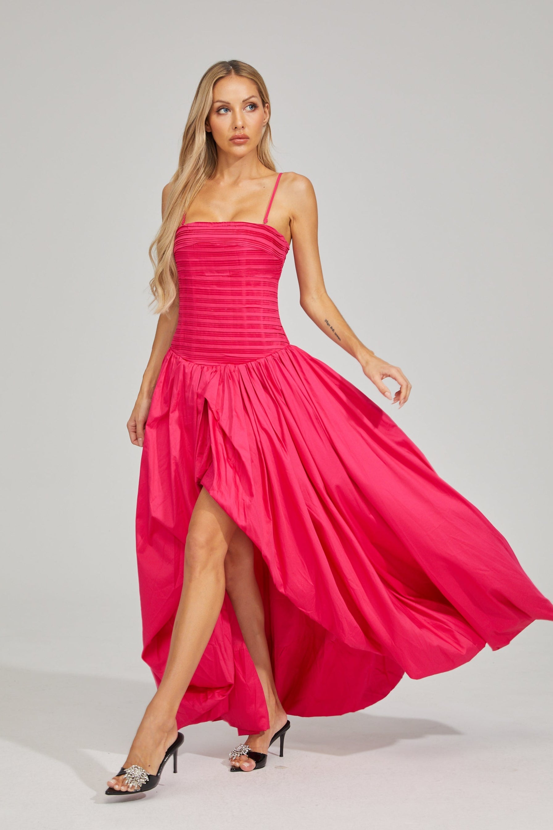 Pembe Pileli Straplez Maxi Elbise