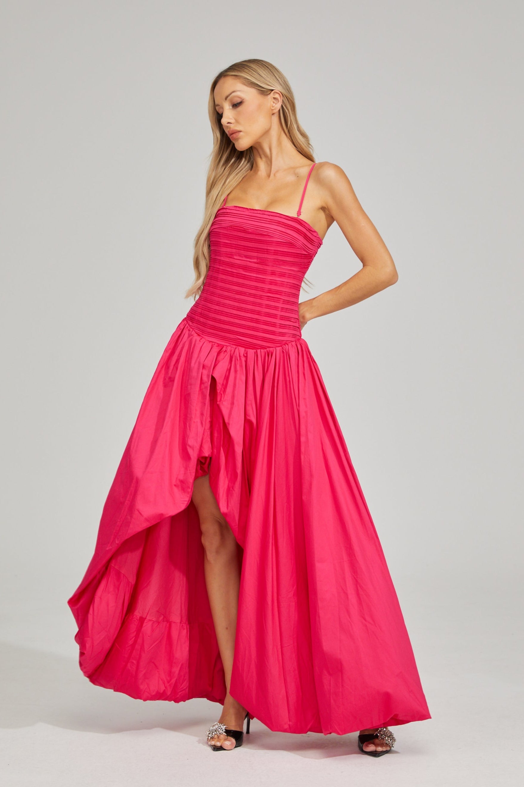 Pembe Pileli Straplez Maxi Elbise