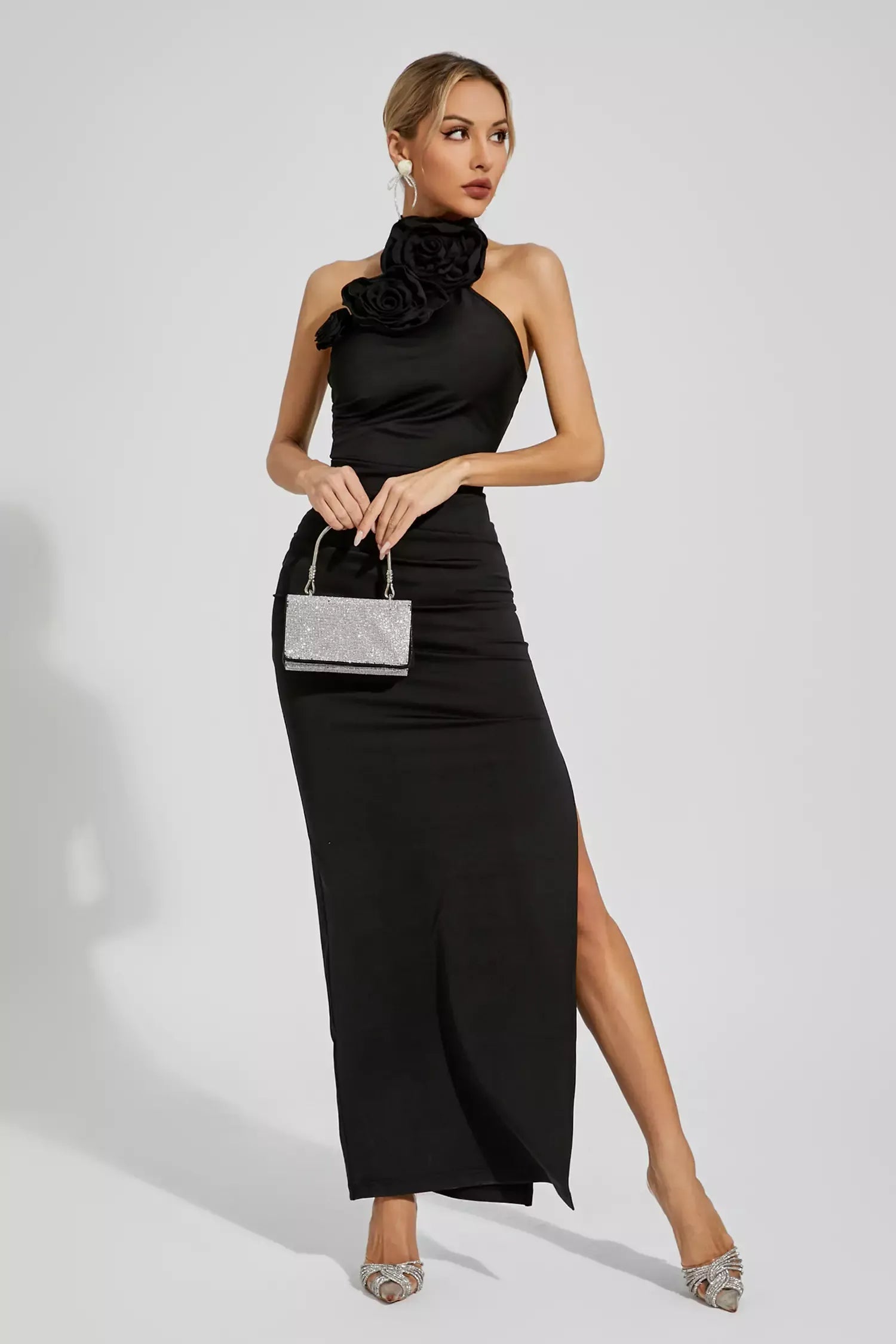 Natalie Siyah Çiçekli Fırfırlı Halter Maxi Elbisesi