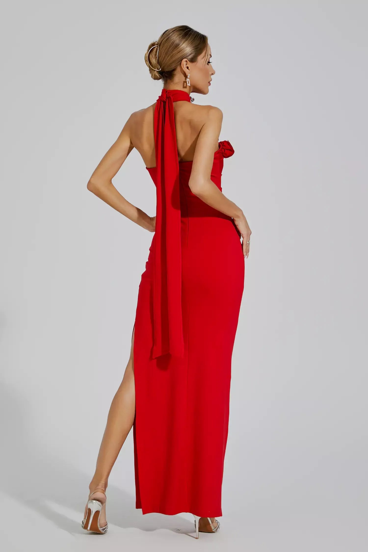 Natalie Siyah Çiçekli Fırfırlı Halter Maxi Elbisesi