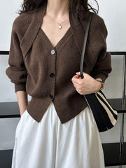 Parçalı Desenli V-Yaka Düğmeli Kazak