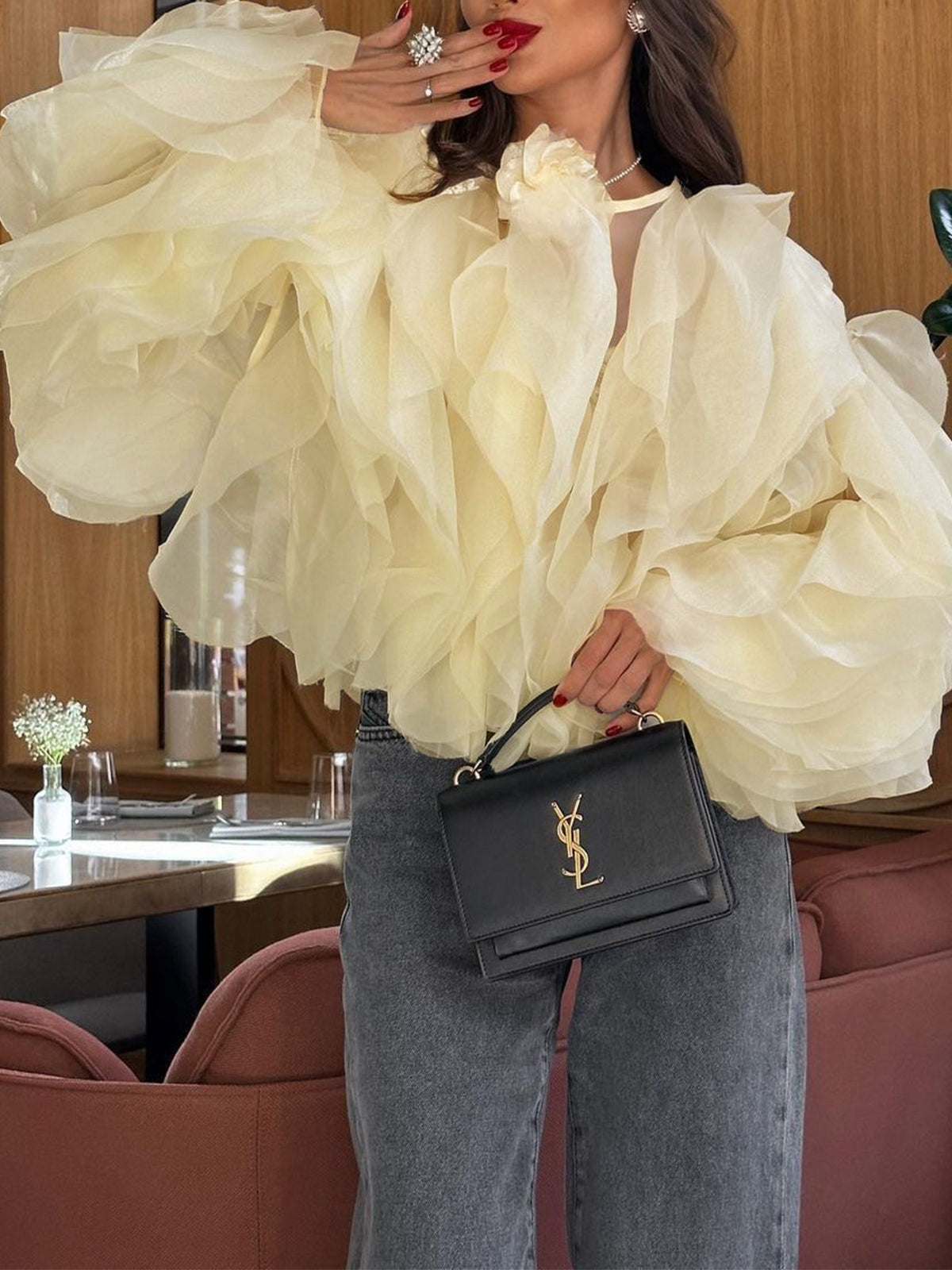 Yarı Şeffaf Bluz Volanlı Yuvarlak Yaka