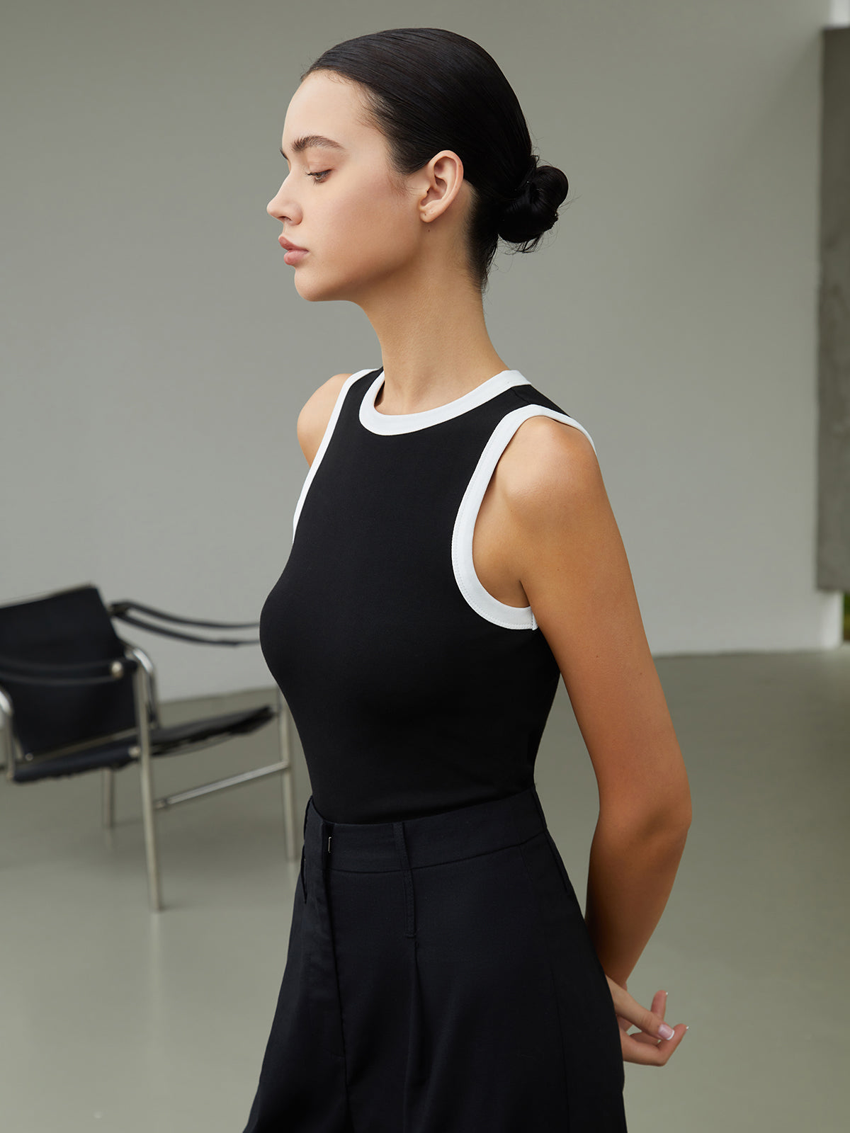 Bir Milyon Değerinde Kontrast Kesimli Tank Top