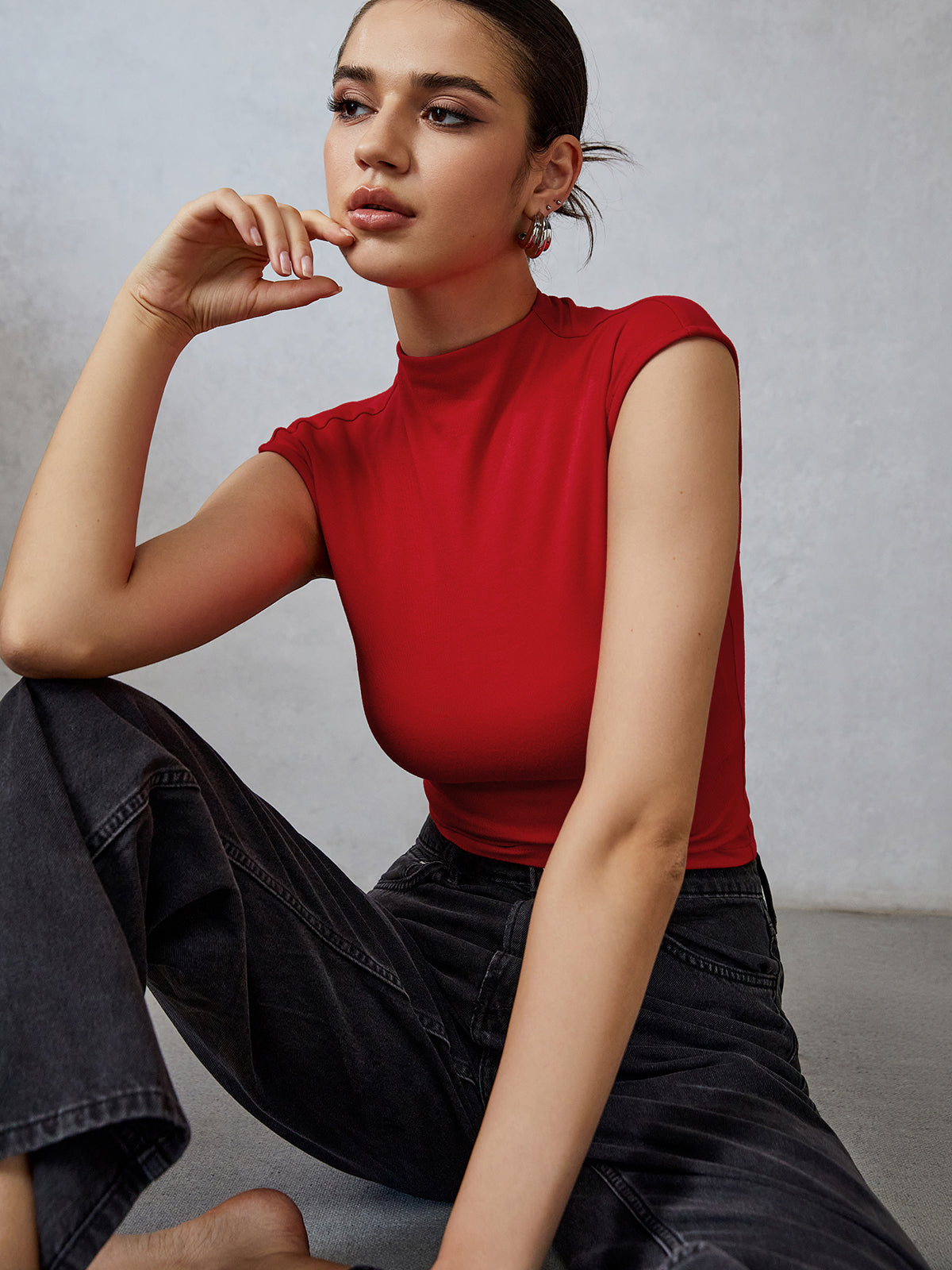 Yüksek Yaka Kısa Kollu Tişört