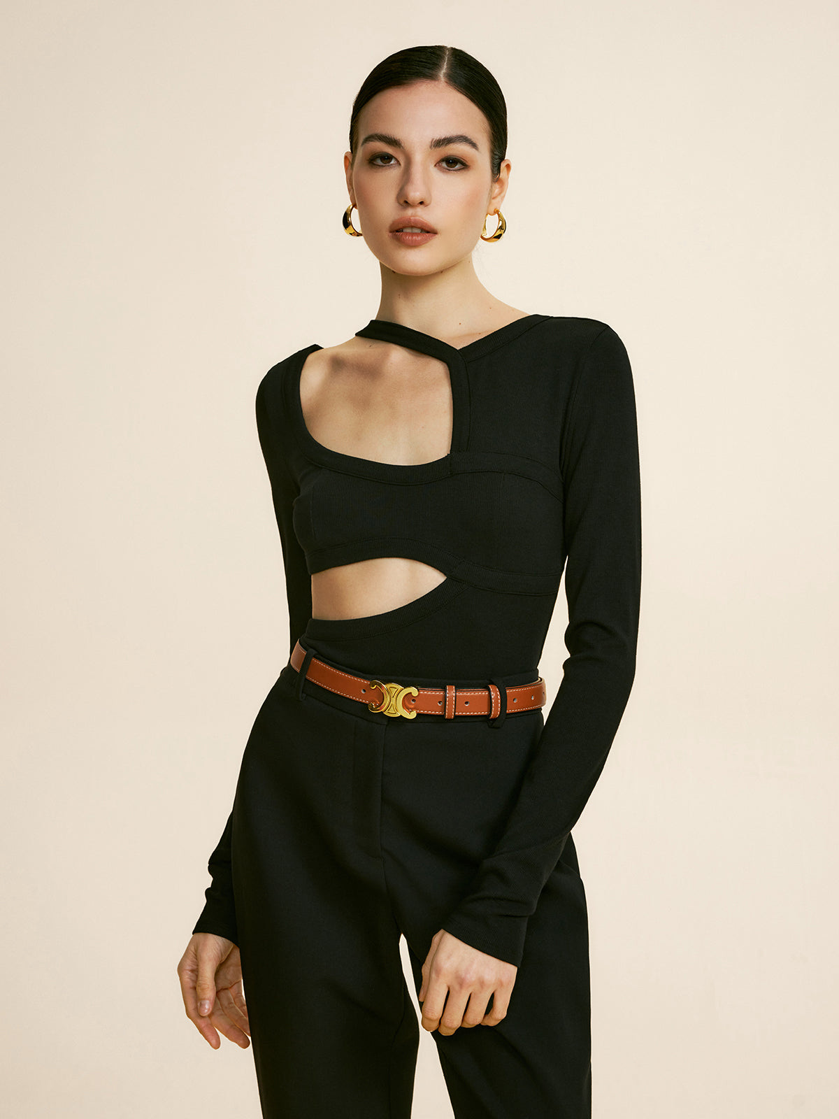 Kesik Detaylı Düz Tişört