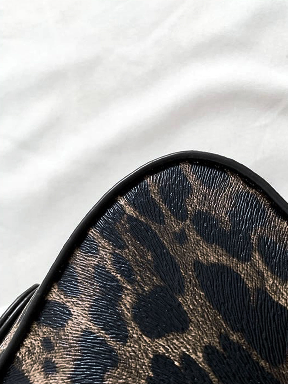 Leopar Desenli Tokalı Koltuk Altı Çantası
