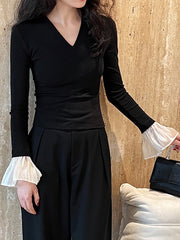 V Yaka Kontrastlı Volanlı Kollu Tişört