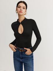 Anahtar Deliği Yaka İnce İç Giyim Parçası