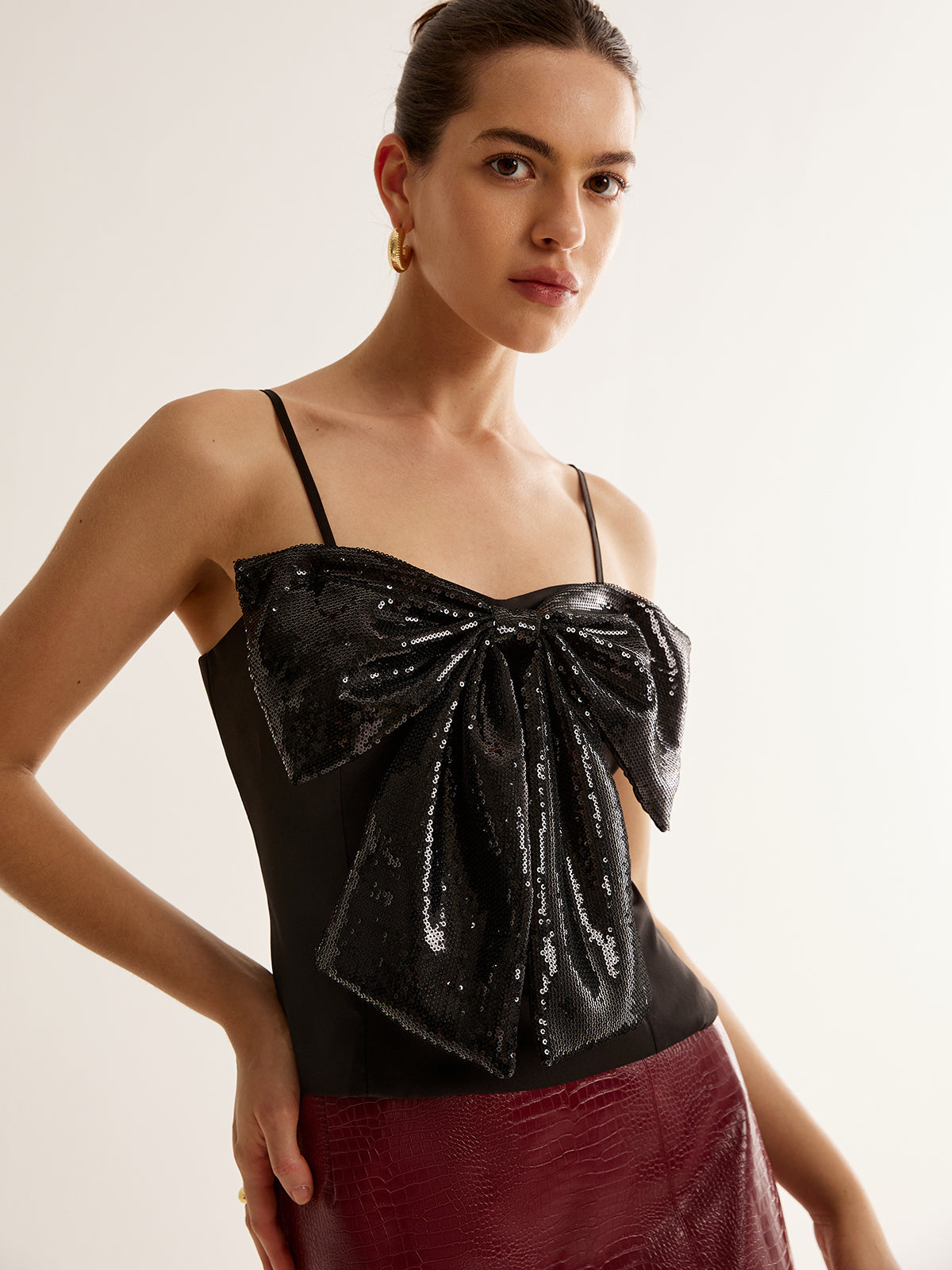 Sıralı Payetli Fiyonk Askılı Üst