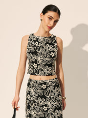 Anahtar Delik Sırt Çiçekli İşlemeli Kısa Üst