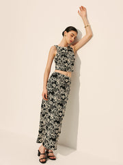 Anahtar Delik Sırt Çiçekli İşlemeli Kısa Üst