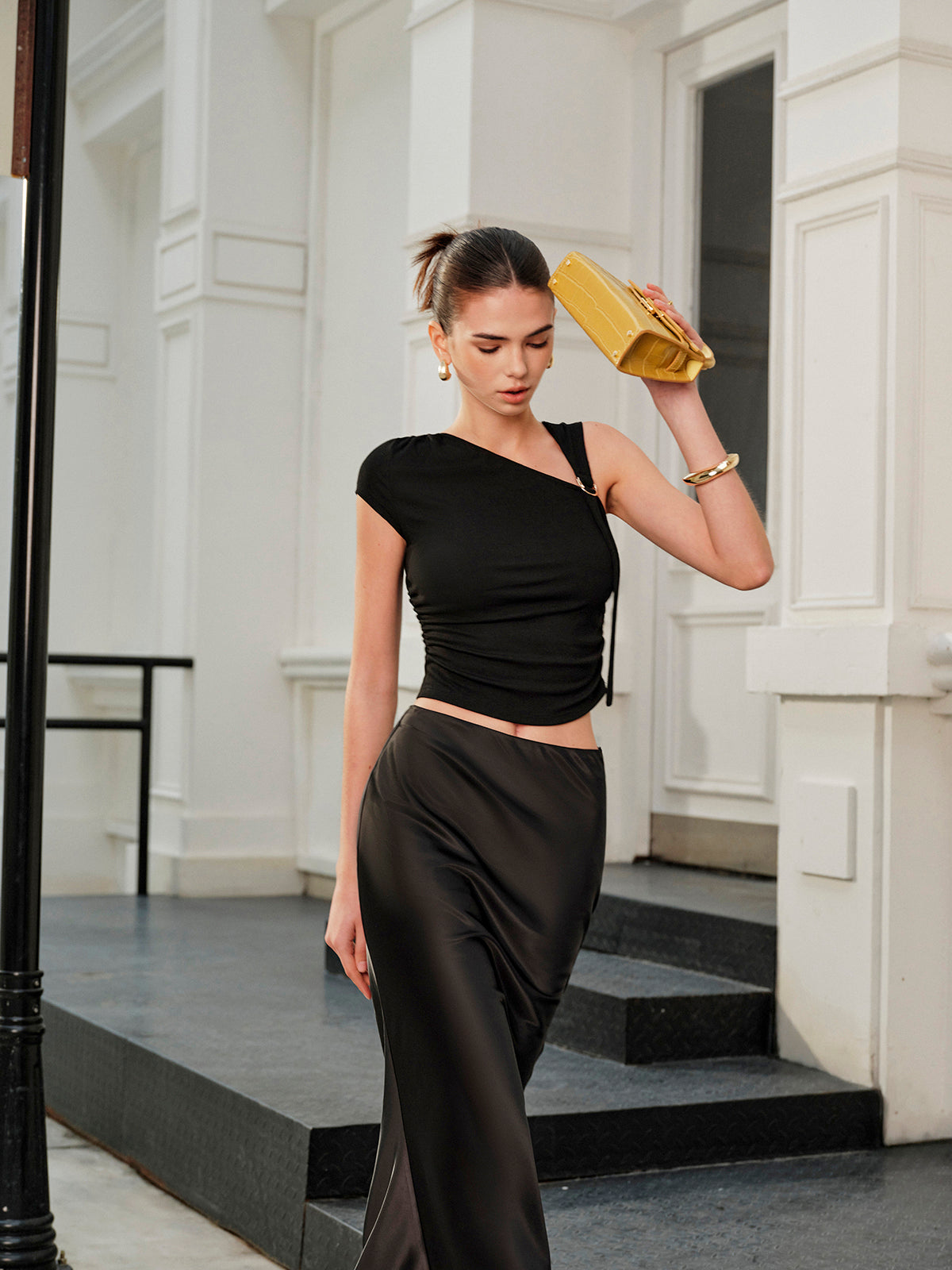 Asimetrik Yaka Kolsuz Bluz