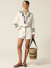 Nakışlı V Yaka Bluz