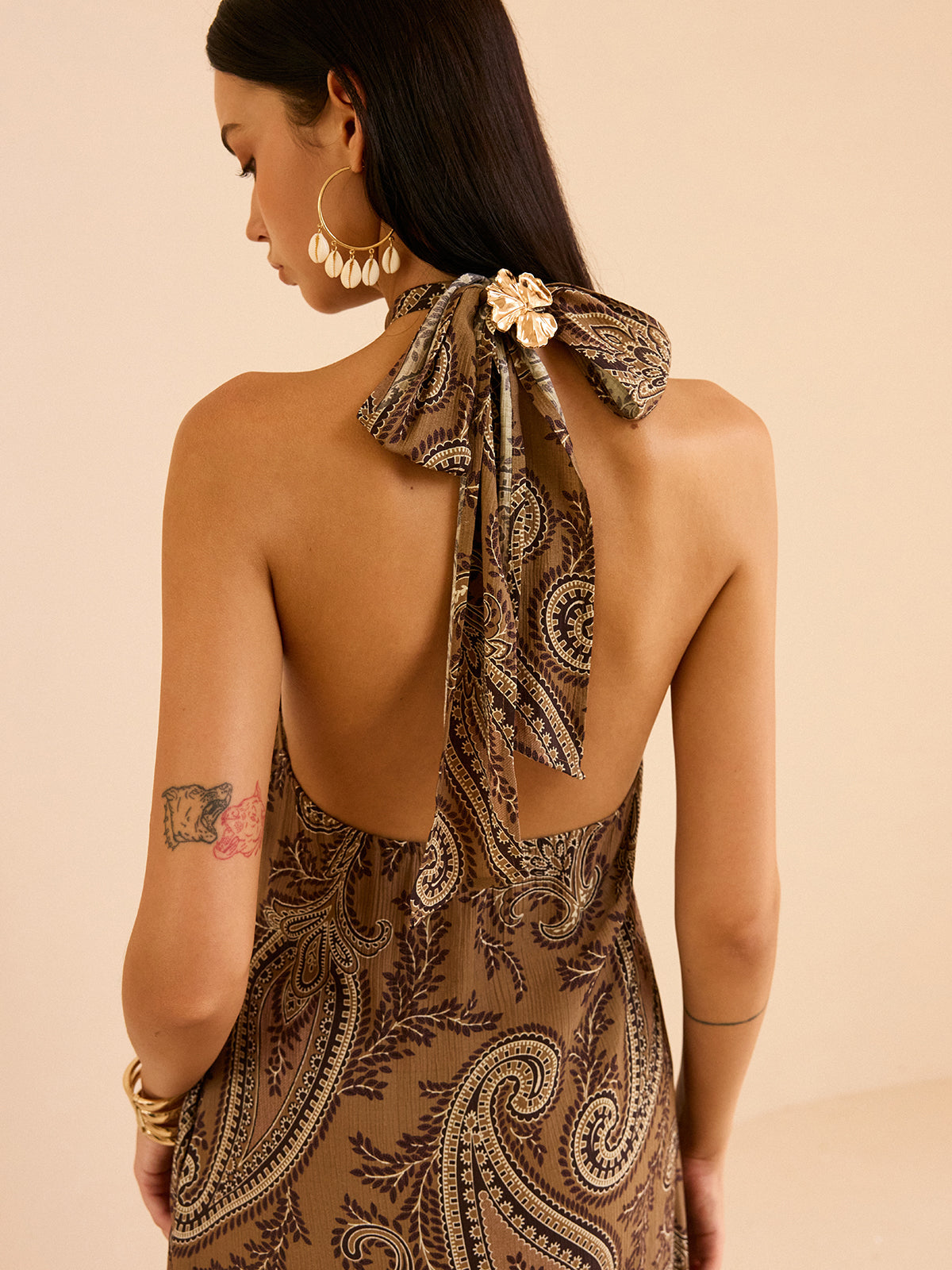 Paisley Desenli Askılı Sırtı Açık Uzun Elbise