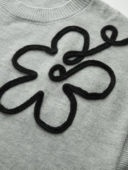 Çiçekli Aplikeli Kısa Kollu Kazak