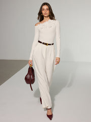 Asimetrik Omuzlu 3D Çiçekli Tişört