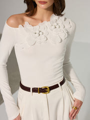 Asimetrik Omuzlu 3D Çiçekli Tişört