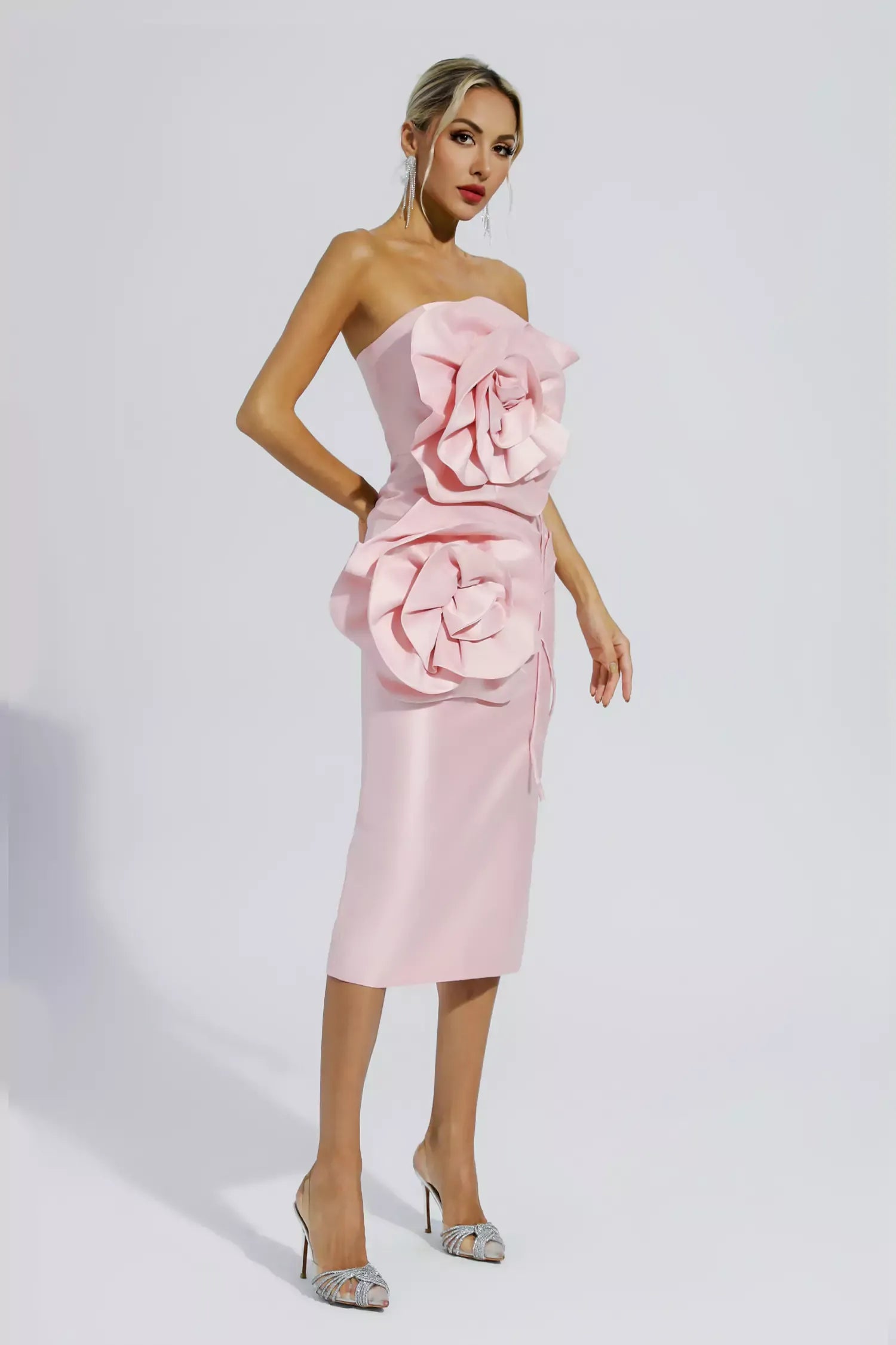 Haley Pembe Çiçekli Straplez Midi Elbisesi