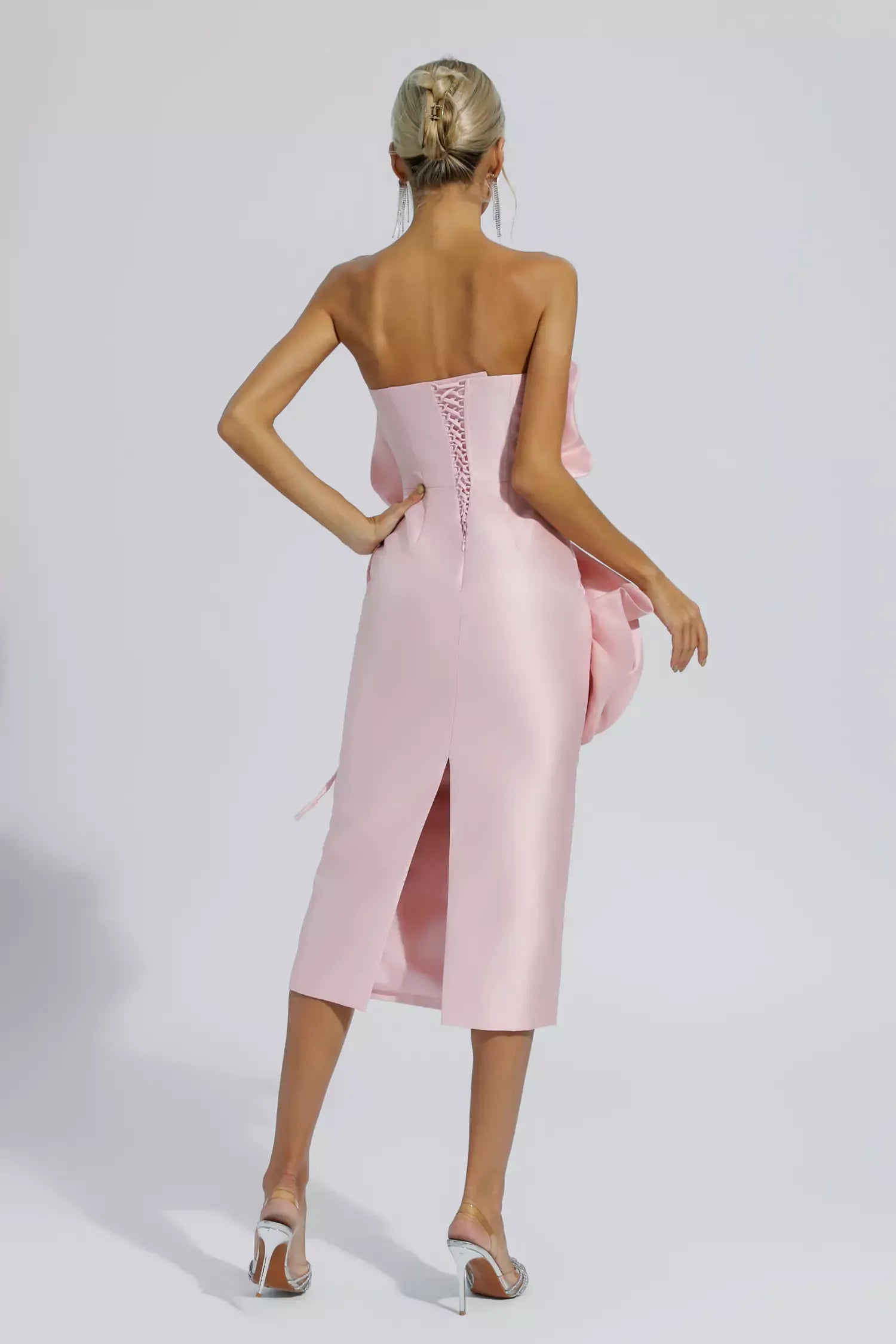 Haley Pembe Çiçekli Straplez Midi Elbisesi