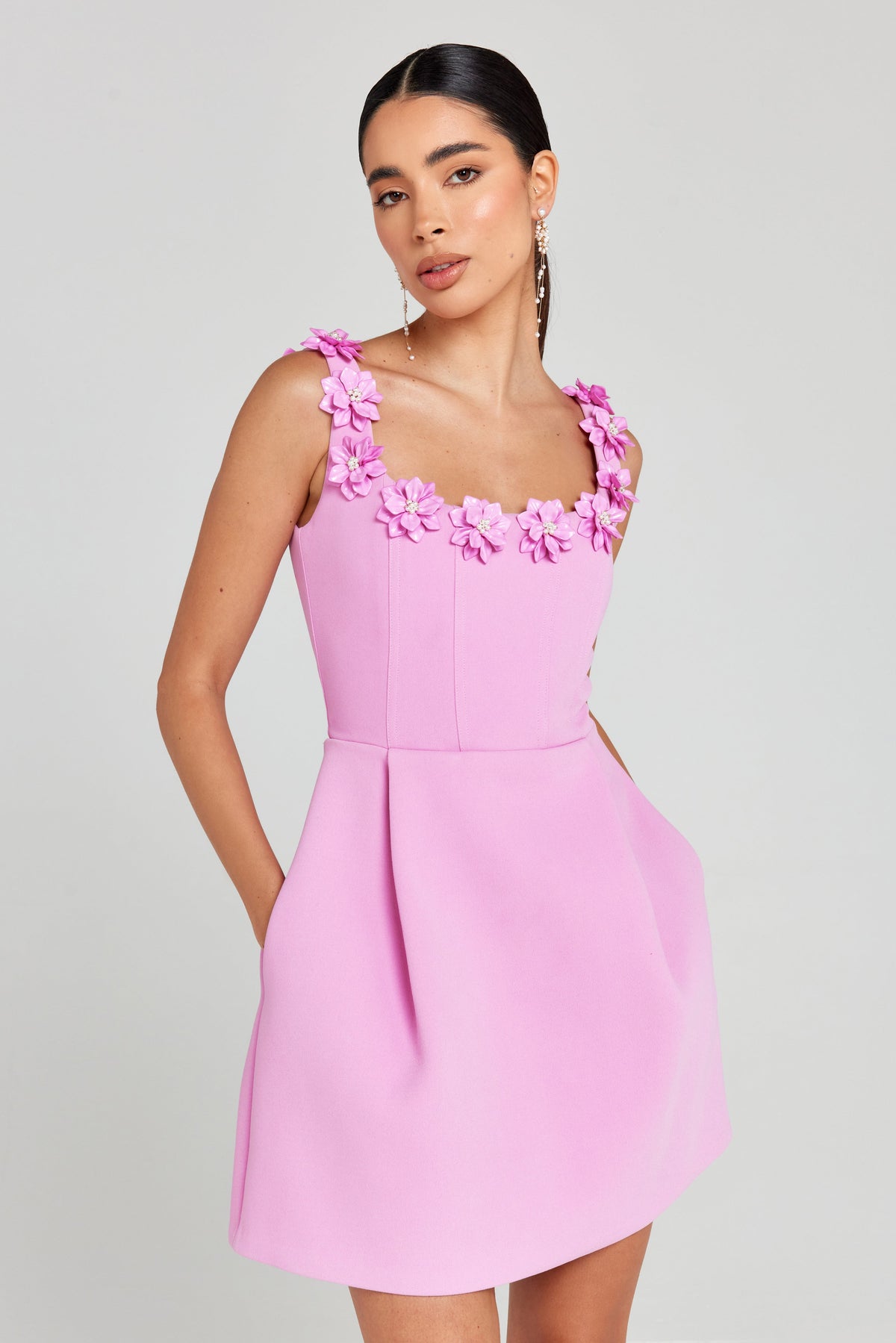 Pembe Kare Yaka Çiçek Aplike Elbise